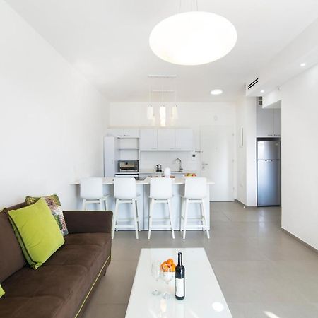 Hilton Bay Apartment With The Shelter Tel Awiw Zewnętrze zdjęcie